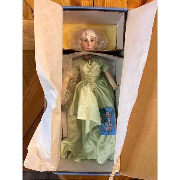 FIRST LADY COLLECTION PORCELAIN DOLL Lou Hoover - Picture 1 of 10